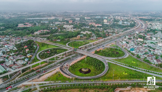Ông Bùi Xuân Cường, Giám đốc Sở Giao thông Vận tải TP.HCM cho biết, trong năm 2017 ngành giao thông vận tải thành phố đã cơ bản hoàn thành các chỉ tiêu đề ra, xây dựng được 106km đường mới và 21 cây cầu...