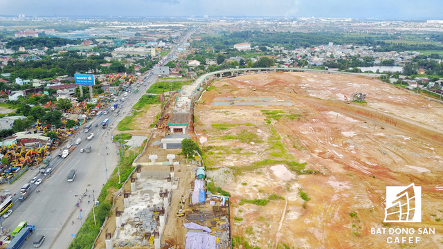 Khi hoàn thành, dự án bến xe miền Đông mới sẽ phục vụ hơn 7 triệu lượt khách đi các tỉnh miền Đông, miền Trung, miền Bắc đáp ứng nhu cầu mỗi ngày cho khoảng 21.000 lượt hành khách và 1.200 xe xuất bến.