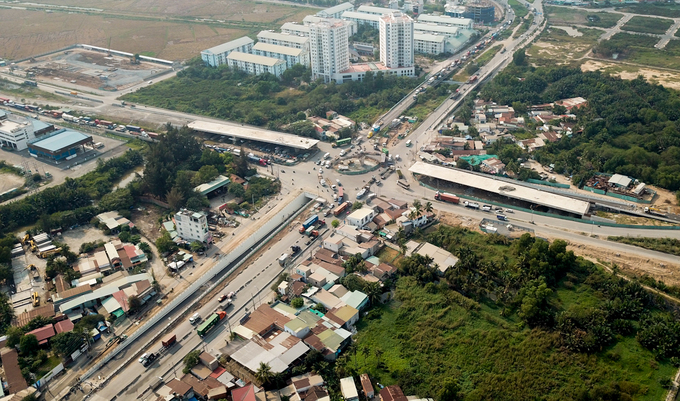 Hình ảnh thực tế về tiến độ thi công Hầm Chui hướng từ Quận 9 sang Quận 2 và Cầu vượt hướng Quận 7 về Quận 9.