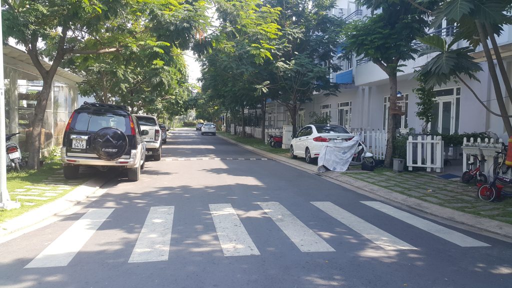 Không khí yên bình tách biệt với bên ngoài trong khu dân cư Mega Residence - Khang Điền HCM