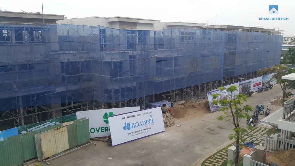 Block L các căn 62 - 70 đang tiến hành sơn bên ngoài khoảng 1 tháng nữa là những căn này hoàn thành - Khang Điền HCM
