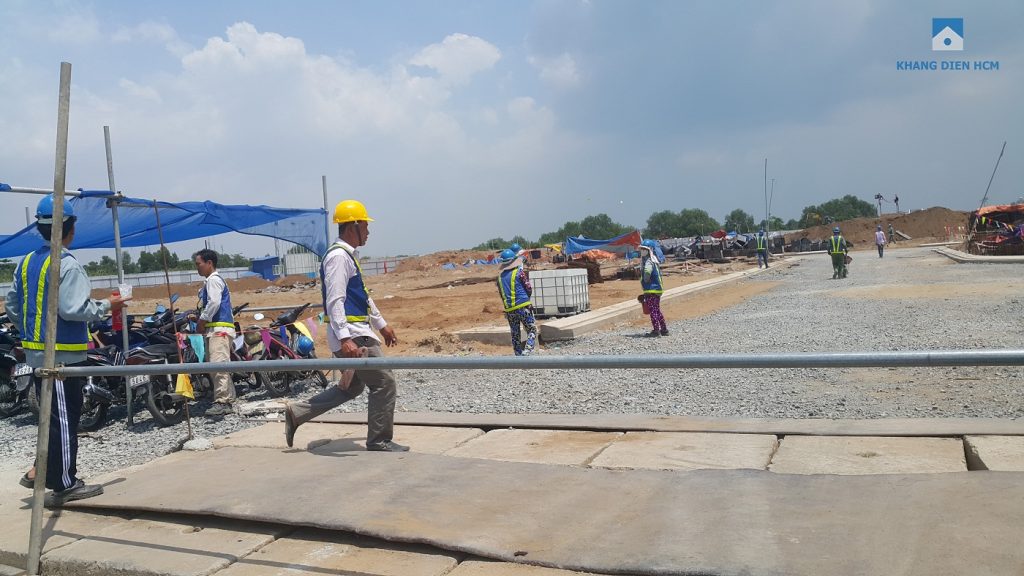Công nhân đang dồn toàn lực để thi công đảm bảo đúng tiến độ mà CĐT đã giao - Khang Điền HCM