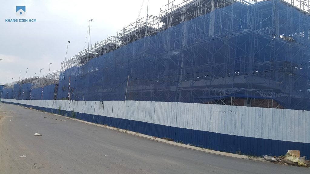Block E đối diện hồ bơi đã dần thành hình khi CĐT đã đỗ xong phần mái - Khang Điền HCM