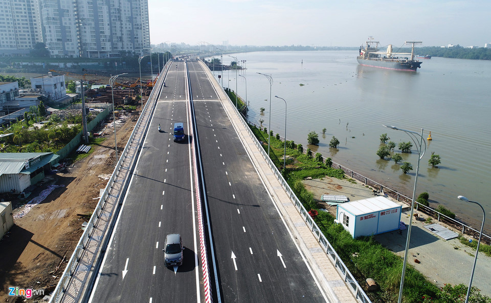 Cầu dài gần 300 m, rộng 22 m với 4 làn xe, nằm ở đoạn cuối qua nhánh sông Giồng Ông Tố. Ông Lê Ngọc Hùng, Giám đốc Khu quản lý giao thông đô thị số 2 (chủ đầu tư), cho biết công trình tạo kết nối đại lộ Mai Chí Thọ với khu dân cư Thạnh Mỹ Lợi và vào trung tâm thành phố sẽ thuận lợi hơn, giảm áp lực giao thông cho đường Đồng Văn Cống - Khang Điền HCM