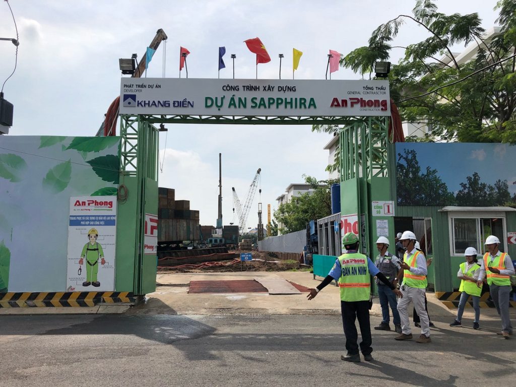 Cổng chính đi vào dự án căn hộ Sapphira Khang Điền - Khang Điền HCM
