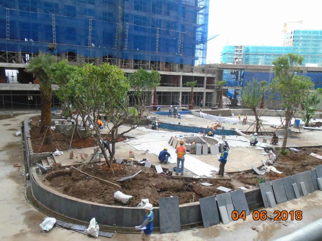 Dự án Jamila với hơn 50 tiện ích nội khu, với điểm nhấn là hồ bơi tràn bờ và nhiều mảng xanh.