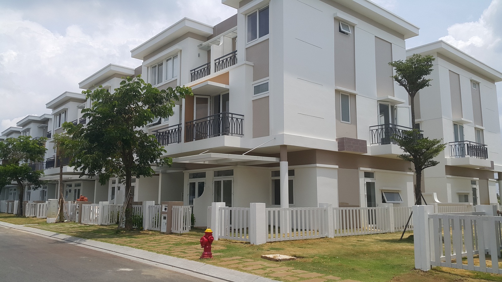 CAN BIEN 7 - 15M NHA PHO LOVERA PARK BINH CHANH - KHANG DIEN HCM