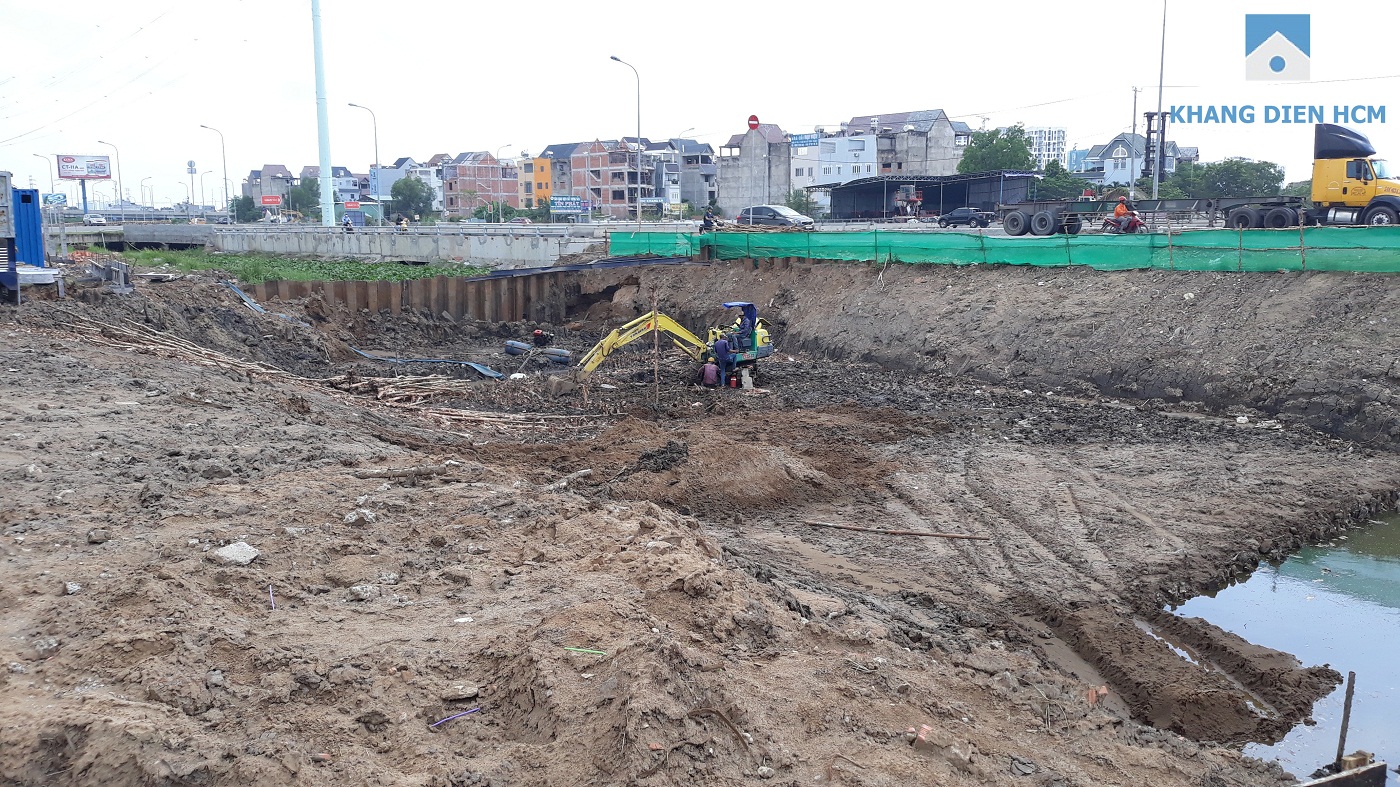 Cổng chính kết nối từ đường Võ Chí Công vào dự án Safira đang được nhà thầu An Phong thi công rầm rộ - Khang Điền HCM