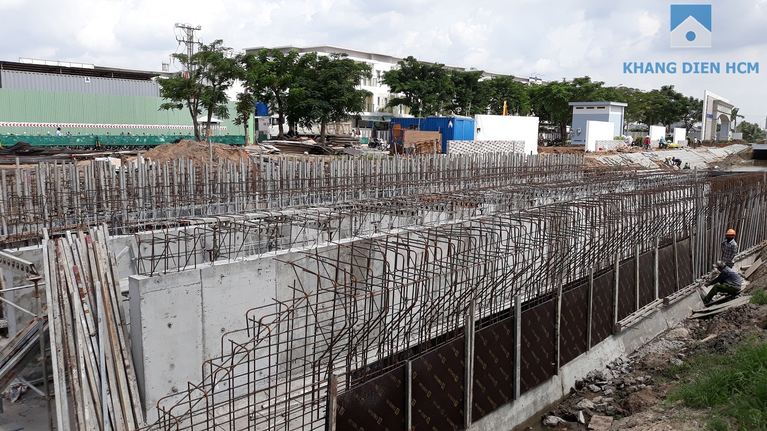 Đường chính nối từ Đường Võ Chí Công vào dự án Safira đang được thi công - Khang Điền HCM
