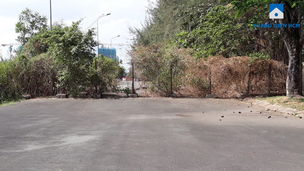 Đường 291 kết nối dự án Venita Park Khang Điền ra đường Liên Phường. Hiện tại đang bị ngăn lưới thép.