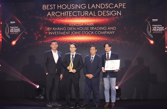 Đại diện Khang Điền nhận giải Best Housing Landscape Architectural Design – Winner dành cho dự án Verosa Park tại Vietnam Property Awards 2019 - Khang Điền HCM