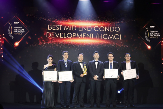Đại diện các công ty nhận giải Best Mid End Condo Development (HCMC) - Khang Điền HCM