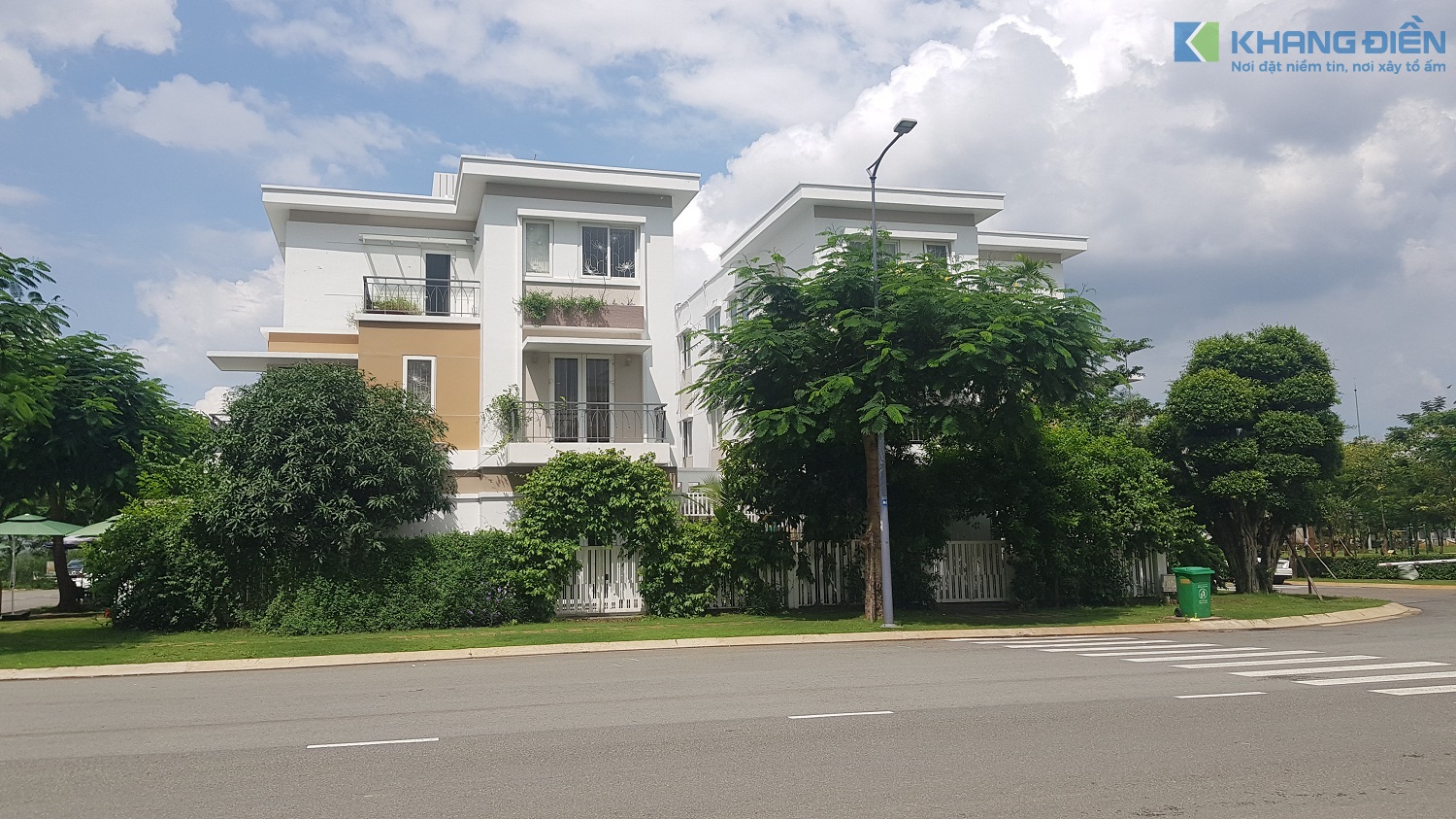 Sau khoảng 3 năm thì mảng xanh được xem lại điểm nhấn tại dự án này, mang lại cho cư dân một môi trường sống trong lành - Khang Điền HCM