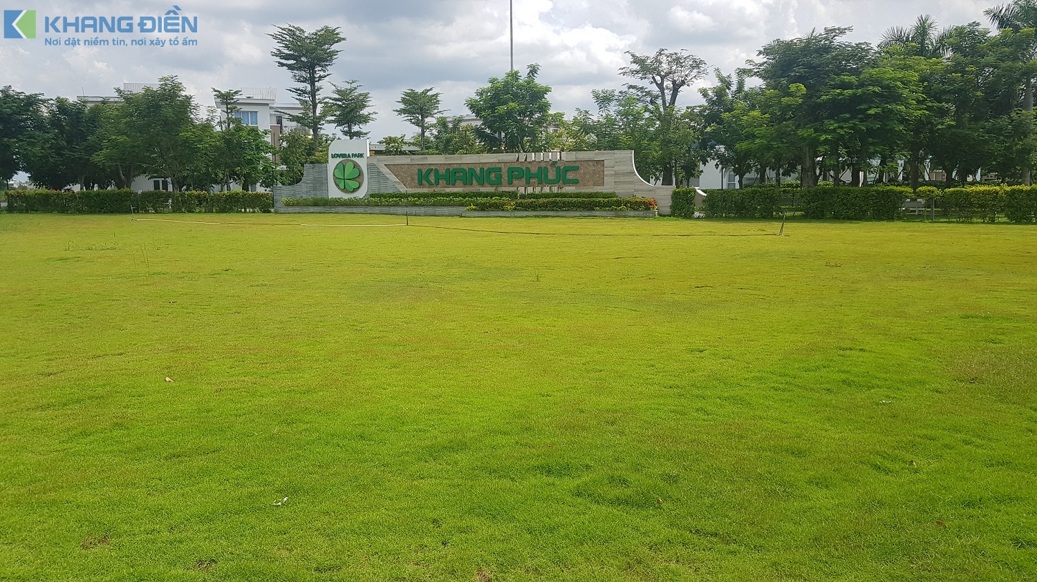 Mảng xanh ngay cổng chính đi vào dự án Lovera Park Bình Chánh - Khang Điền HCM