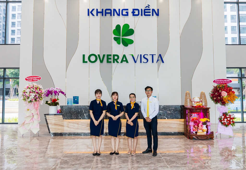 Đội ngũ lễ tân tại dự án Lovera Vista trong ngày đầu bàn giao Lovera Vista - Khang Điền HCM