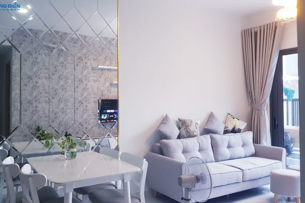 Bàn ăn nằm liền mạch giữa Phòng Khách và Phòng Bếp -Khang Điền HCM