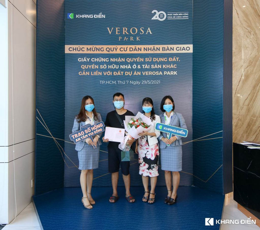 Cư dân Verosa Park Thành Phố Thủ Đức nhận Sổ hồng từ đại diện Chủ đầu tư Khang Điền - Khang Điền HCM