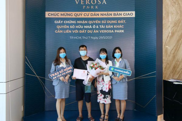 Cư dân Verosa Park Thành Phố Thủ Đức nhận Sổ hồng từ đại diện Chủ đầu tư Khang Điền - Khang Điền HCM