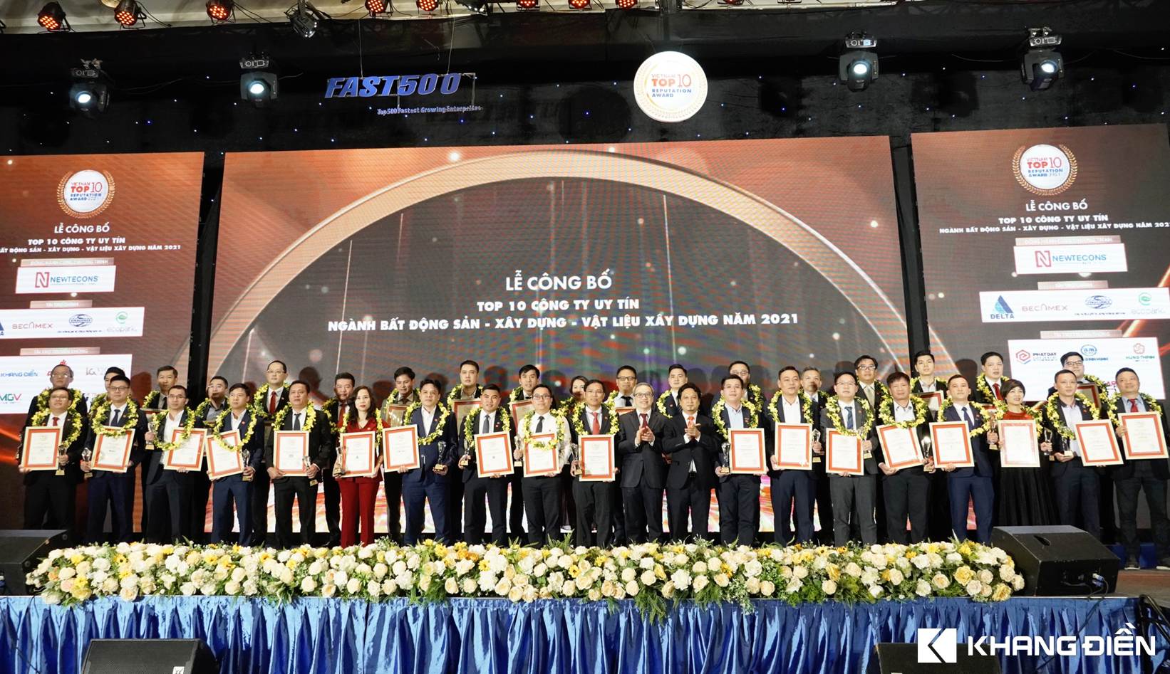 Đại diện các Công ty nhận giải Top 1o uy tín trong nghành Bất động sản - Vật liệu - Xây dựng năm 2021 - Khang Điền HCM