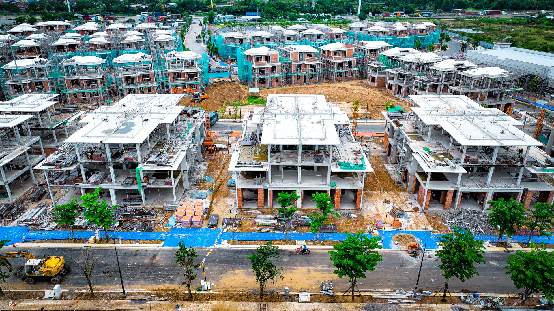Biệt thự tứ lập Foresta thuộc phân khu Clarita. Hiện tại nhà thầu xây dựng đang thi công phần kết cấu